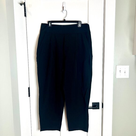 CAbi Style #4695 Chilling Black Pull On Tapered Leg Pants Classic Size Large - Picture 2 of 5